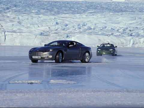 
Car chase on J�kuls�rl�n lagoon - James Bond Die Another Day DVD
